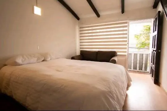 House Colonial Modelia, La Mejor Ubicacion Bogota. Apartment 0*, Bogota