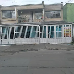 Con Bano Privado Cerca Al Aeropuerto Homestay
